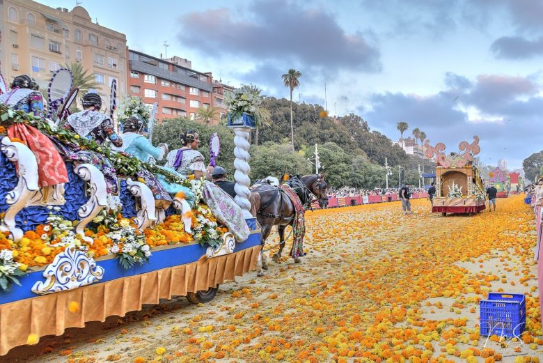 Batalla de flores por Miguel Santamaría Vicent.